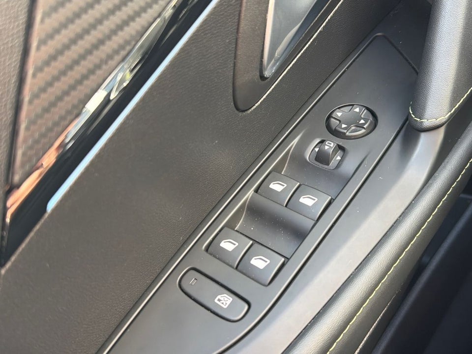 Peugeot e-208 50 GT 5d
