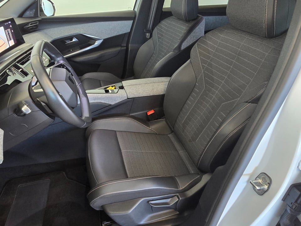 Peugeot e-3008 77 Allure 5d