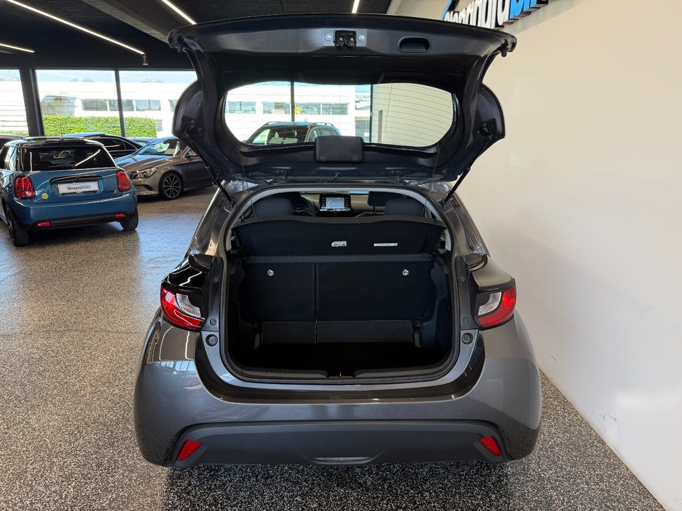 Toyota Yaris 1,5 Hybrid H1 e-CVT 5d