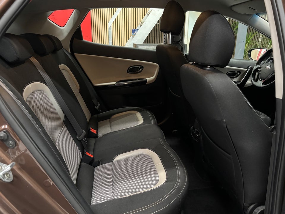 Kia Ceed 1,6 GDi Premium 5d