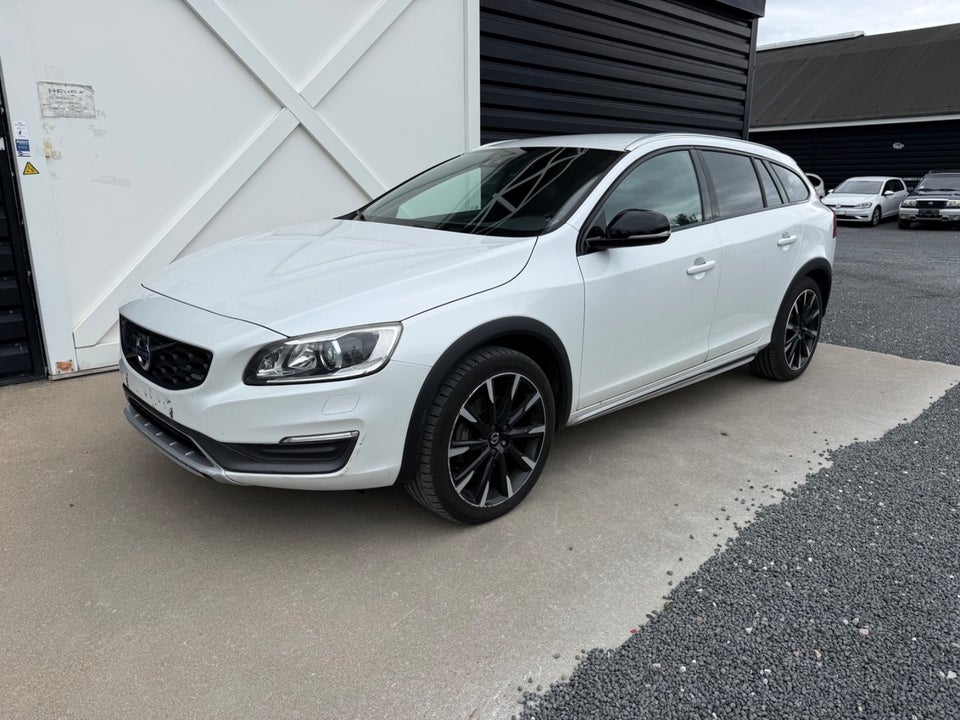 Volvo V60 CC 2,0 T5 245 Momentum aut. 5d