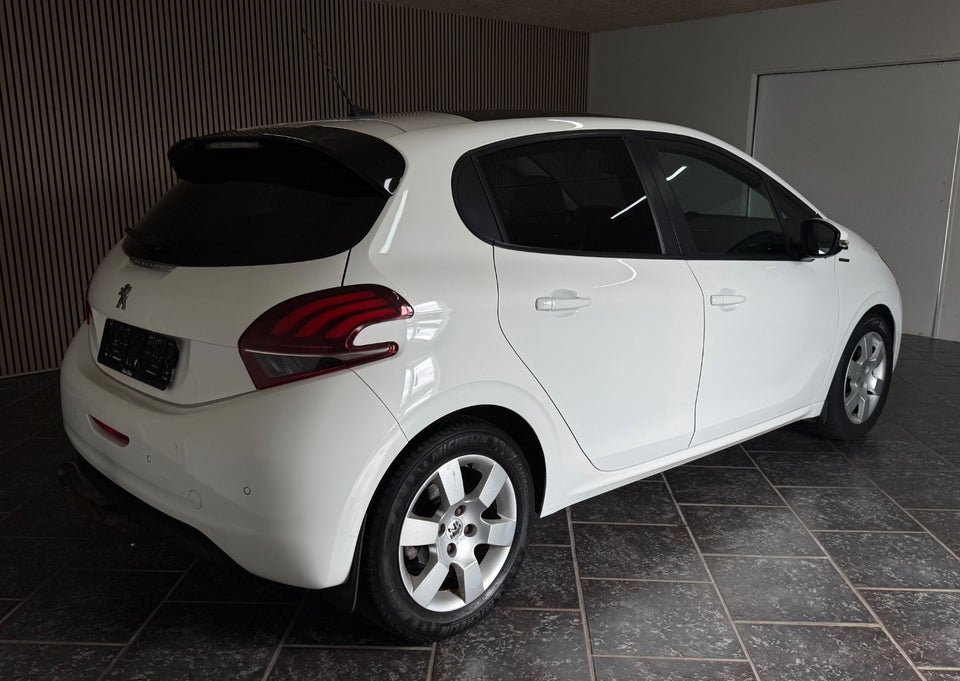 Peugeot 208 1,5 BlueHDi 100 Signature Sky 5d