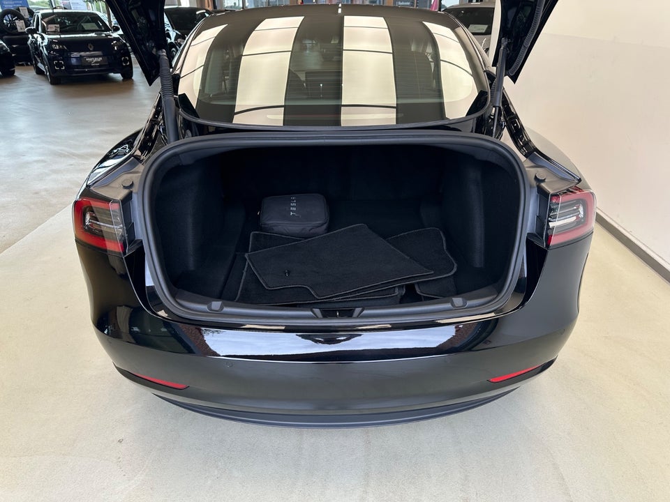 Tesla Model 3 Standard Range+ RWD 4d