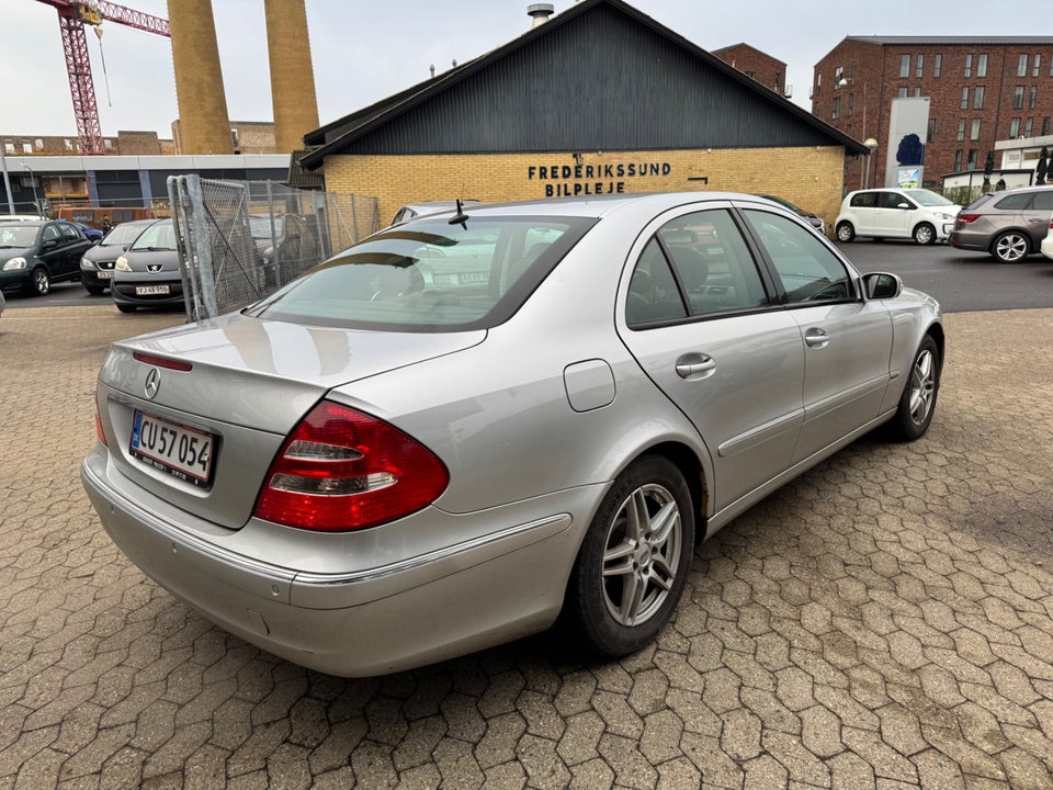 Mercedes E240 2,6 Elegance aut. 4d