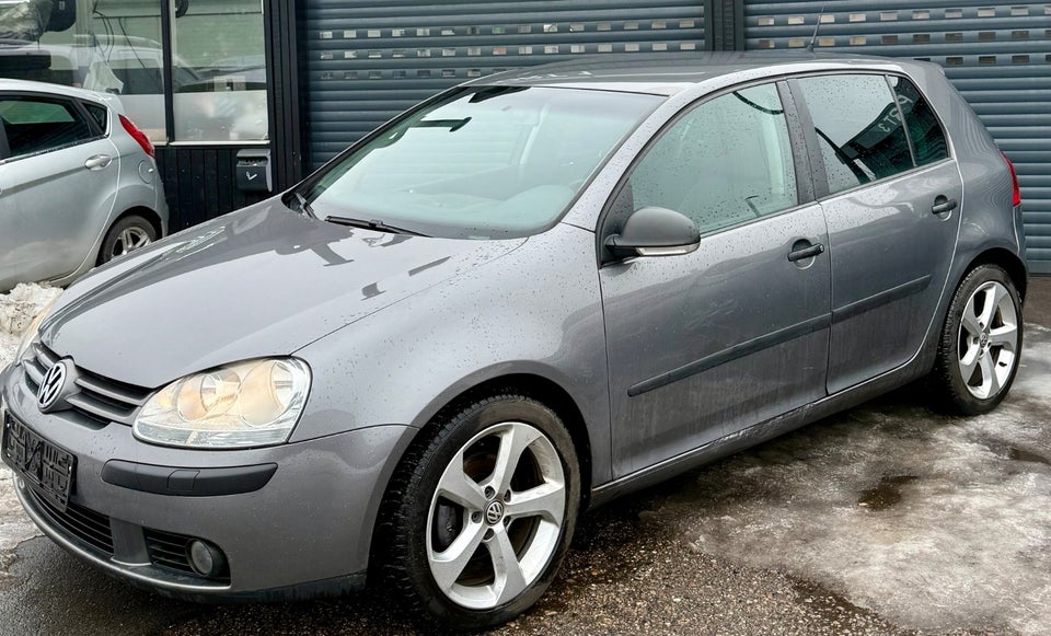 VW Golf V 1,9 TDi 105 Trendline DSG 5d