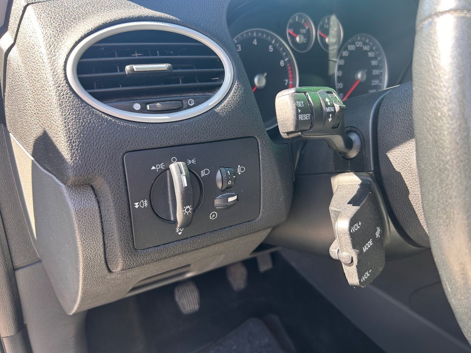 Ford Focus 1,6 Trend 100 5d