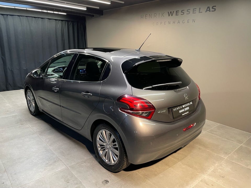 Peugeot 208 1,2 PureTech 82 Selection Sky 5d