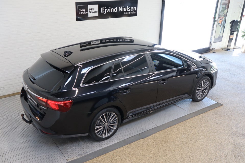 Toyota Avensis 1,8 VVT-i T2 Selected Touring Sports MDS 5d