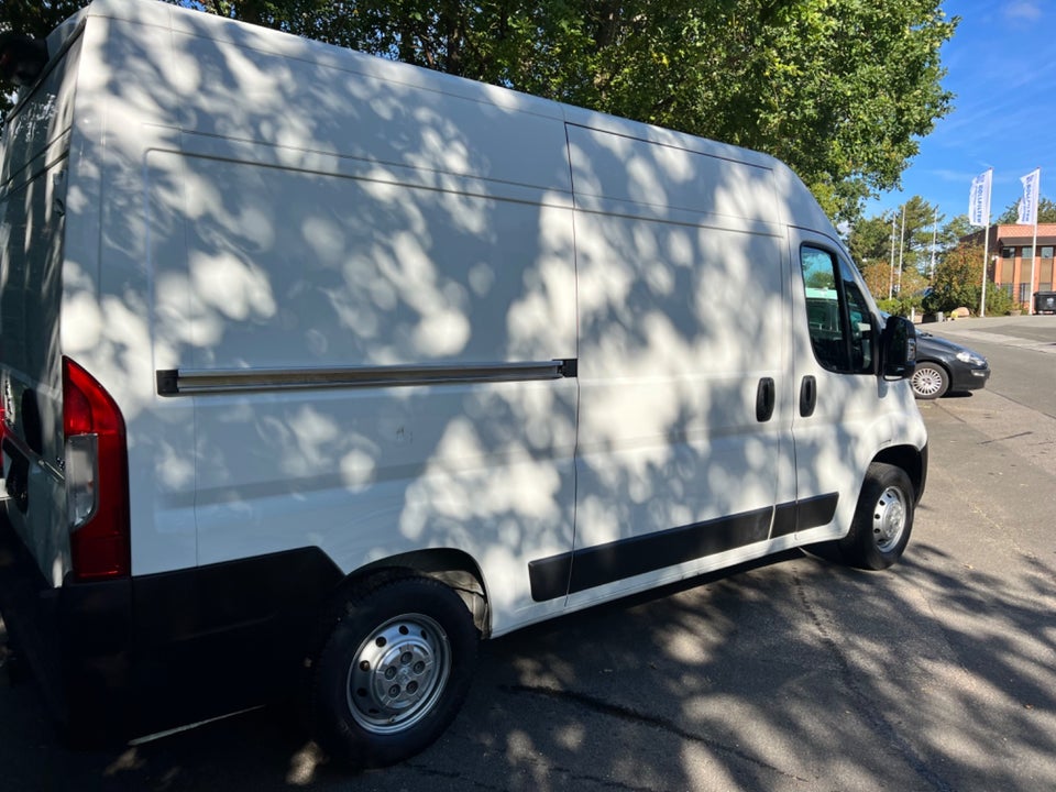 Peugeot Boxer 333 2,2 BlueHDi 140 L2H2 Premium