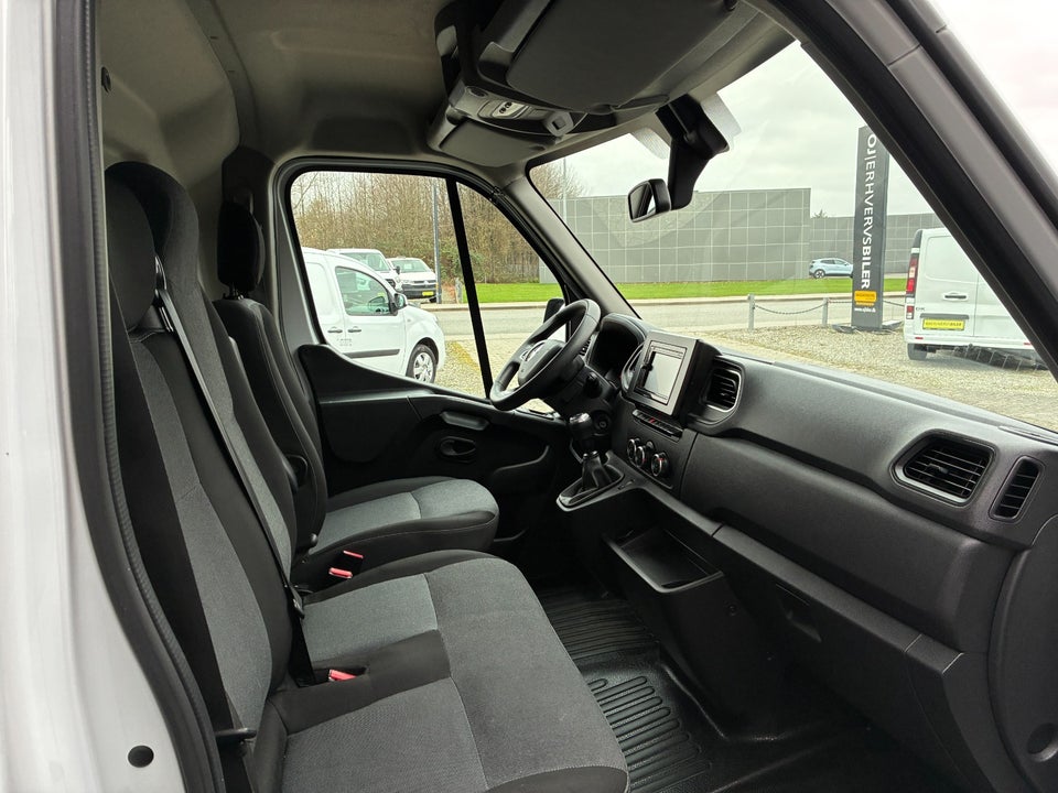 Renault Master IV T33 2,3 dCi 135 L2H2 Kassevogn