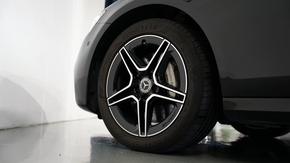 Mercedes E300 de 2,0 AMG Line stc. aut. 5d