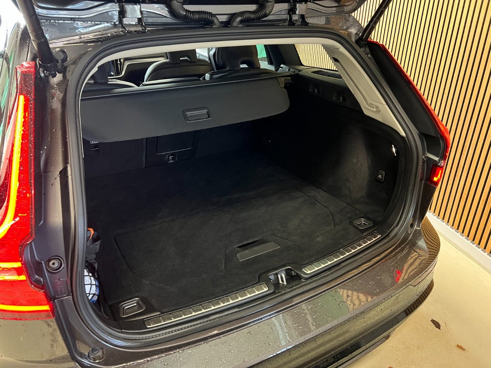 Volvo V60 2,0 T6 ReCharge Plus Dark aut. AWD 5d