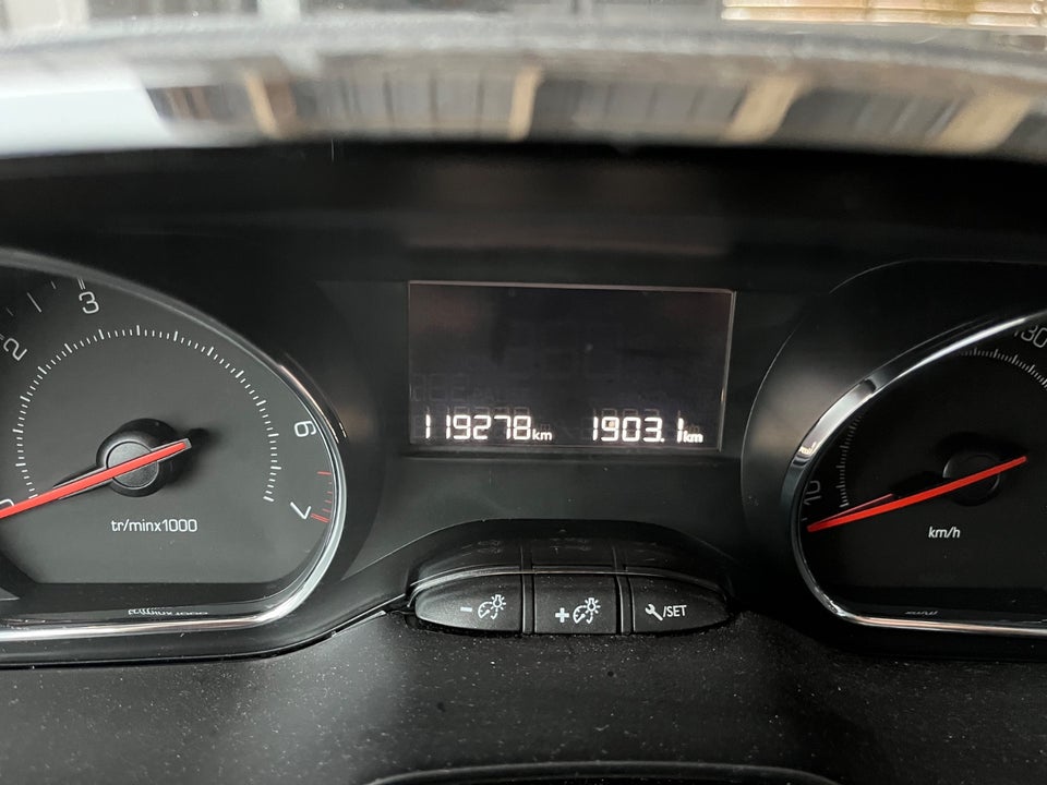 Peugeot 208 1,2 VTi Active 5d