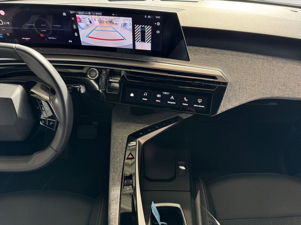 Peugeot e-3008 77 GT Pack 5d