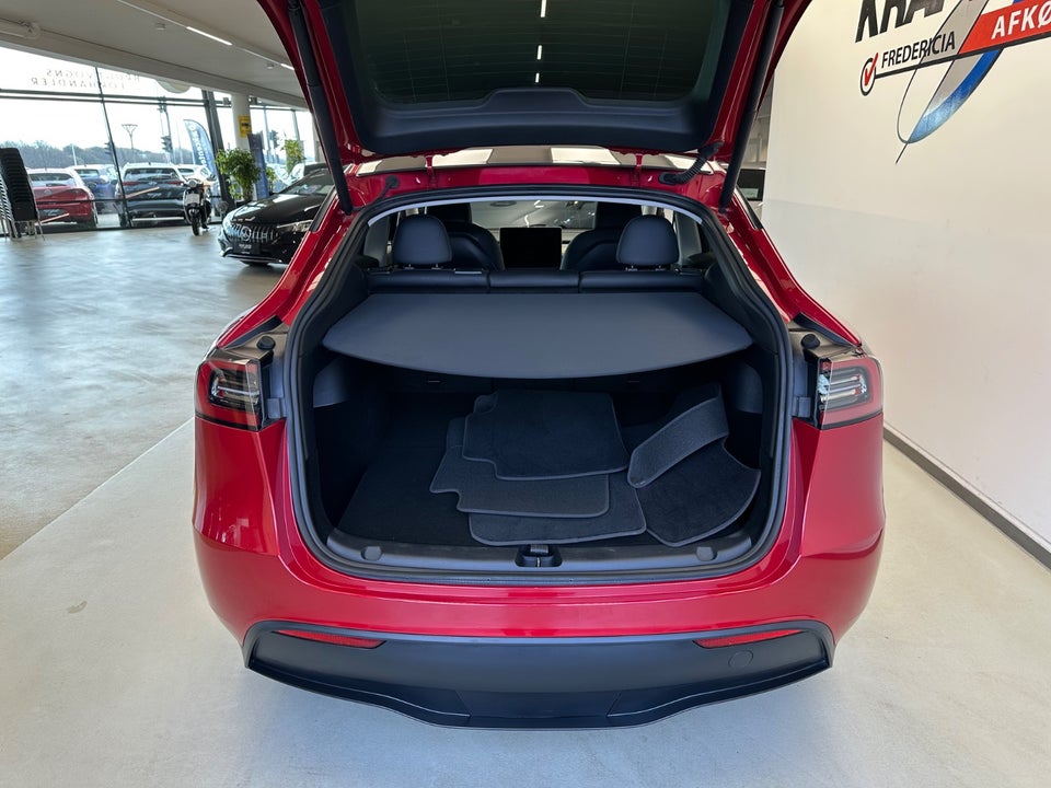 Tesla Model Y Long Range AWD 5d