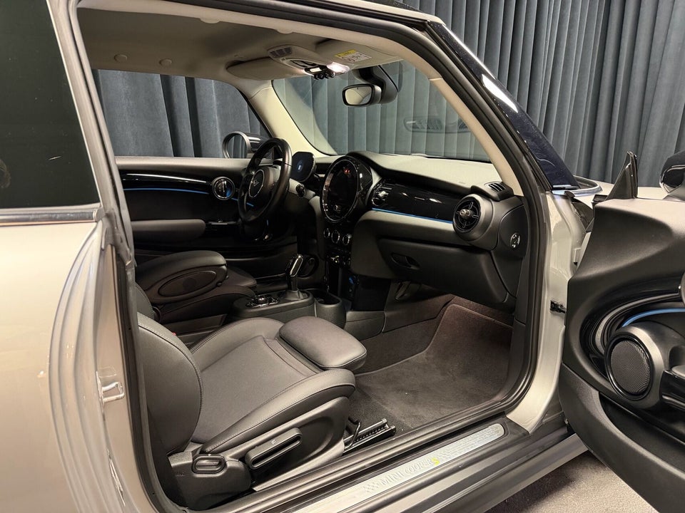 MINI Cooper SE Essential 3d