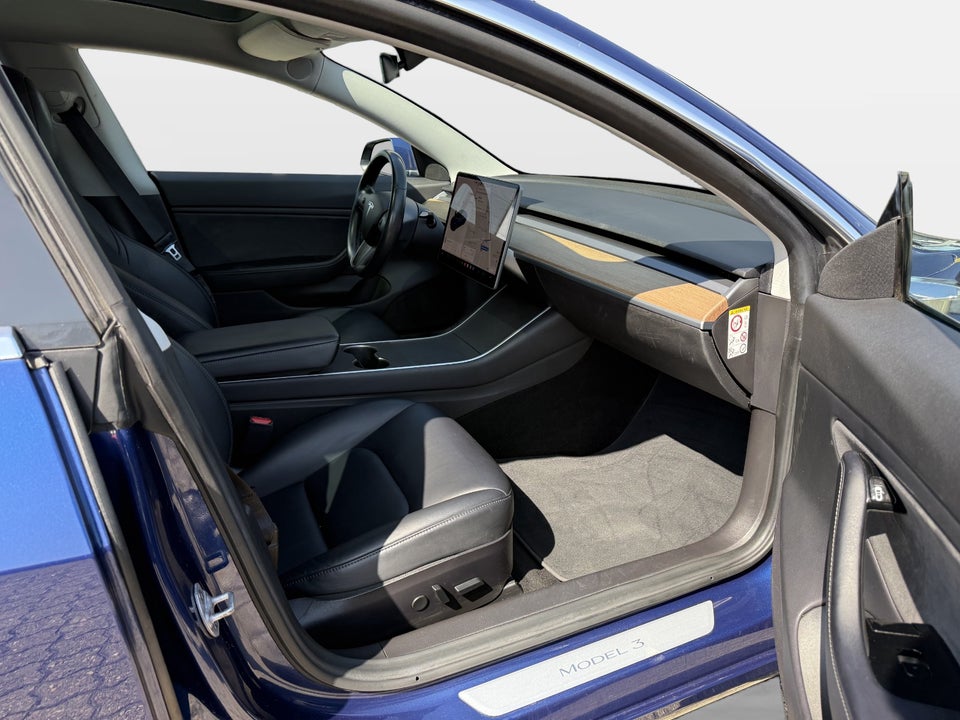 Tesla Model 3 Long Range AWD 4d