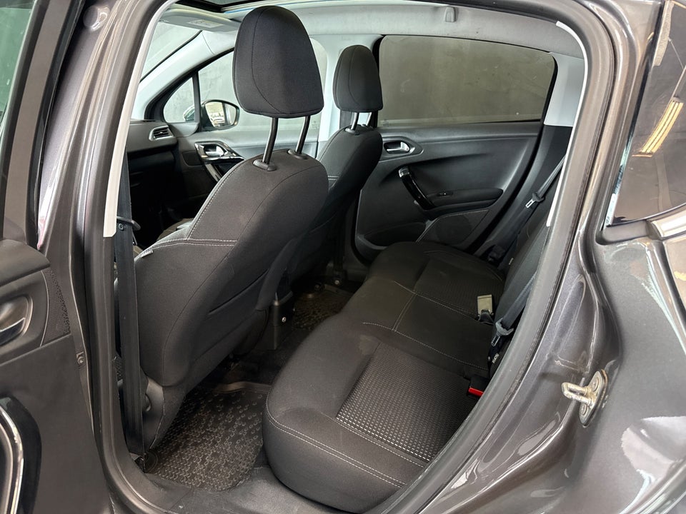 Peugeot 208 1,6 BlueHDi 100 Allure Sky 5d