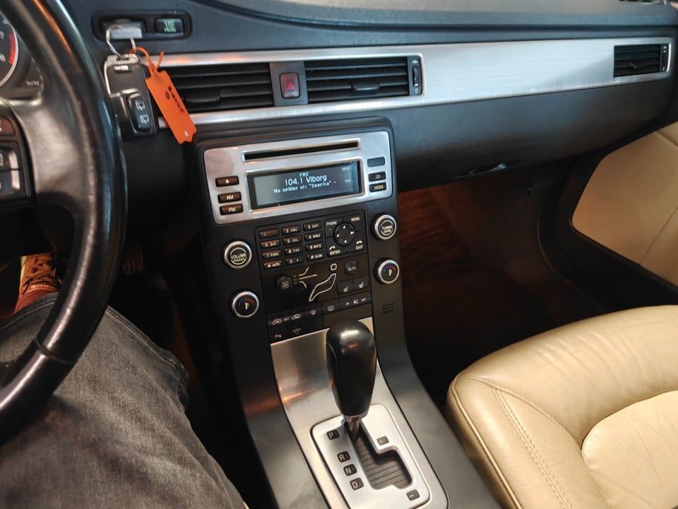 Volvo V70 2,5 T Momentum aut. 5d