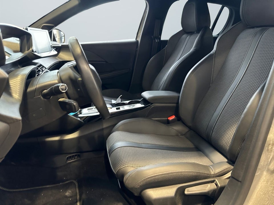 Peugeot e-208 50 GT 5d