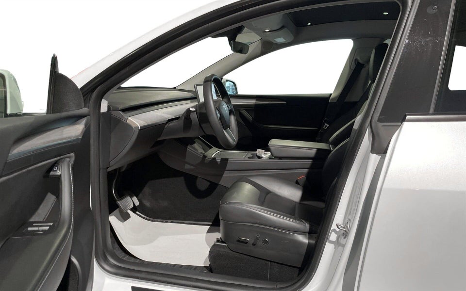 Tesla Model Y RWD 5d