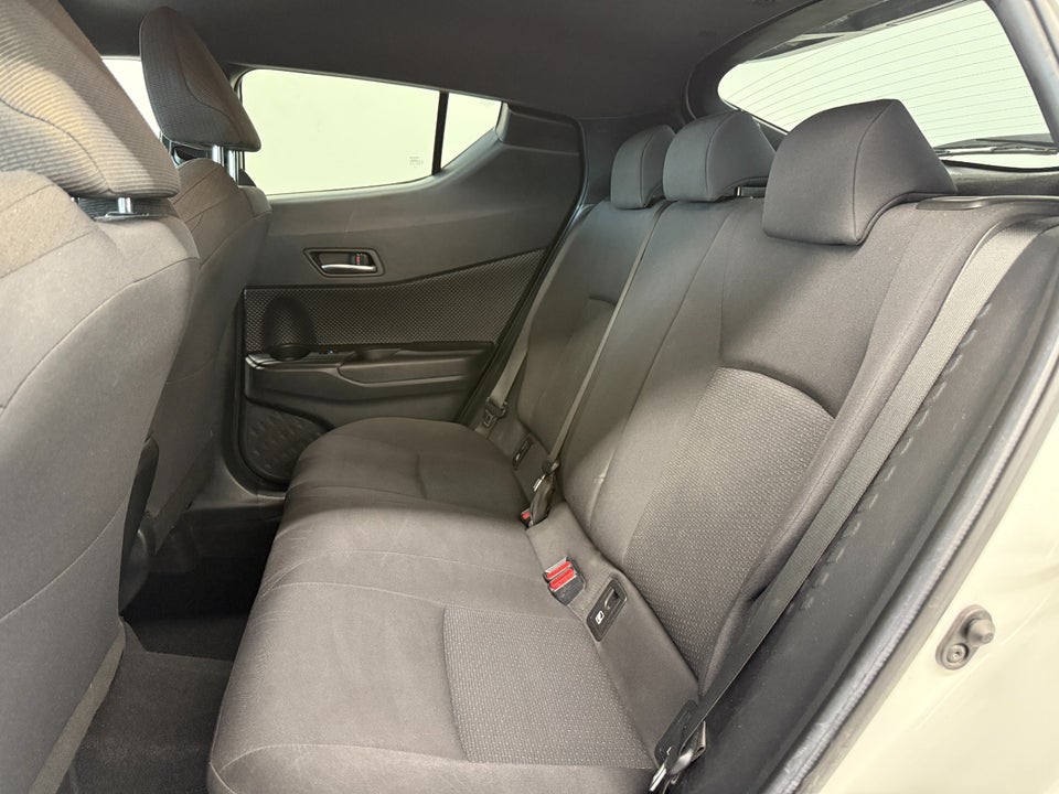 Toyota C-HR 1,8 Hybrid C-ENTER CVT 5d