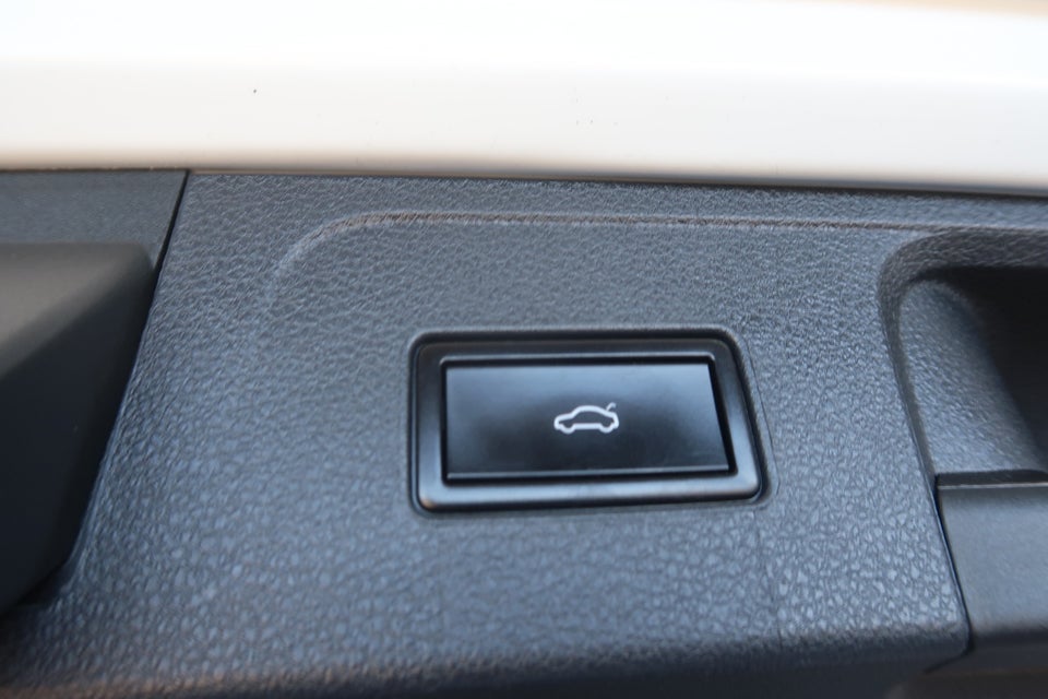 VW Passat 2,0 TDi 240 R-line Variant DSG 4Motion 5d