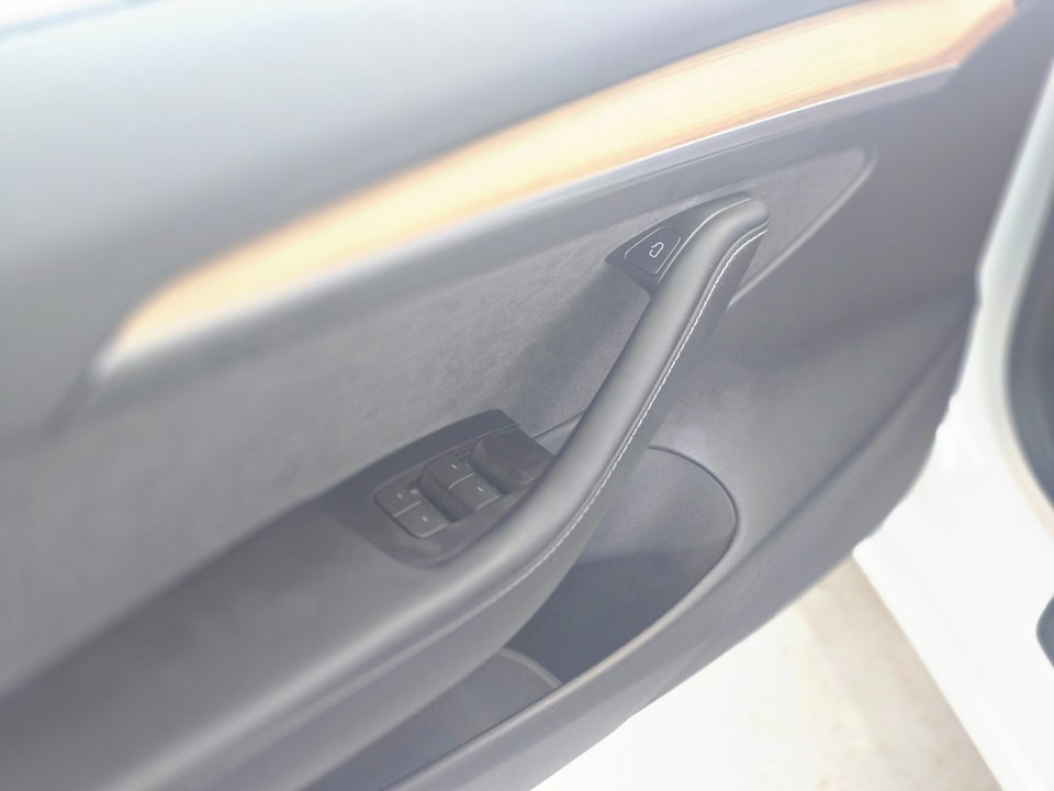 Tesla Model 3 Long Range AWD 4d
