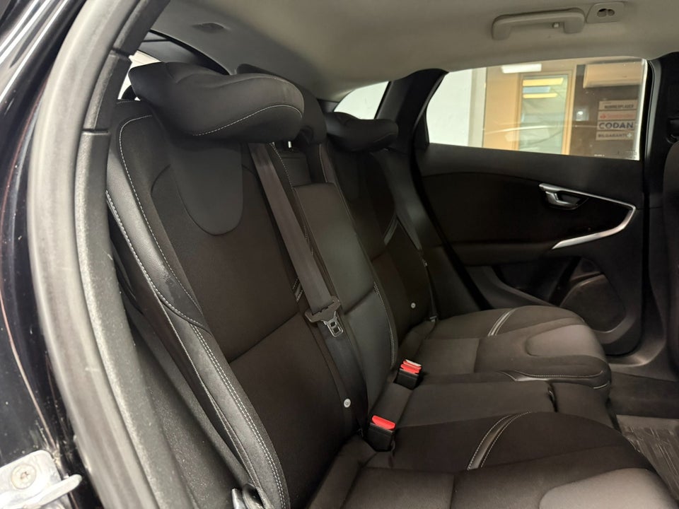 Volvo V40 1,6 D2 115 Momentum aut. 5d