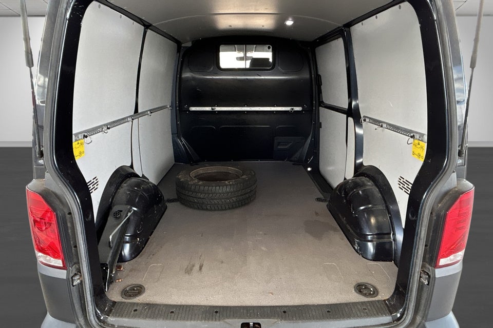 VW Transporter 2,0 TDi 150 Kassevogn kort