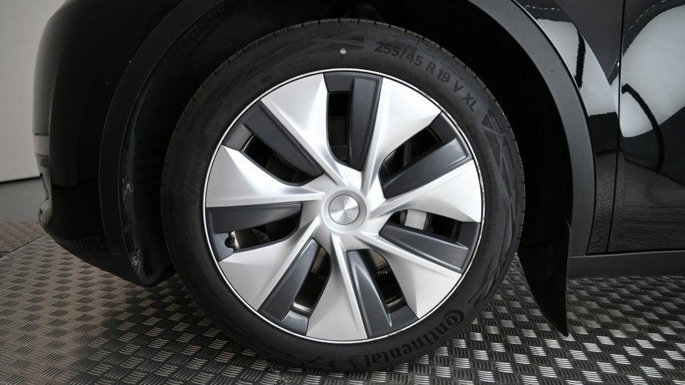 Tesla Model Y Long Range AWD 5d