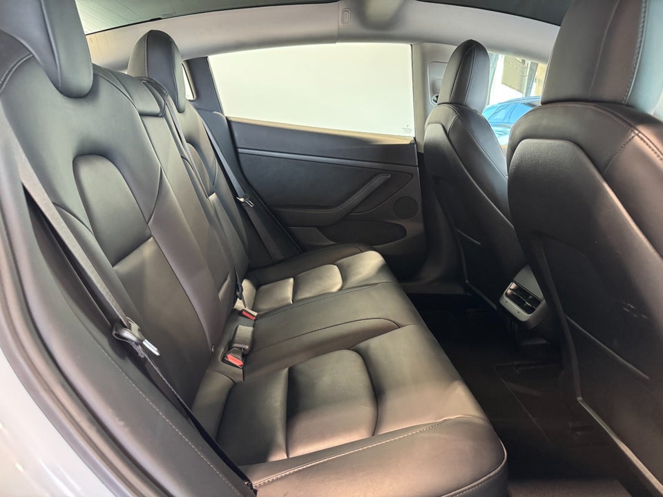 Tesla Model 3 Long Range AWD 4d