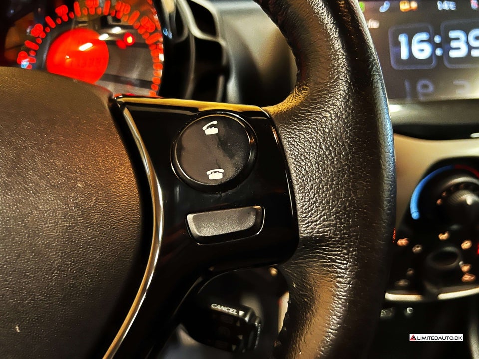 Toyota Aygo 1,0 VVT-i x-play x-touch 5d