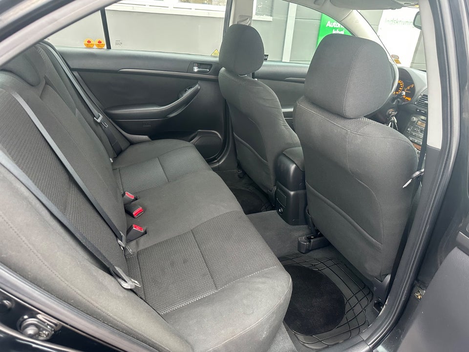 Toyota Avensis 2,0 Sol 4d