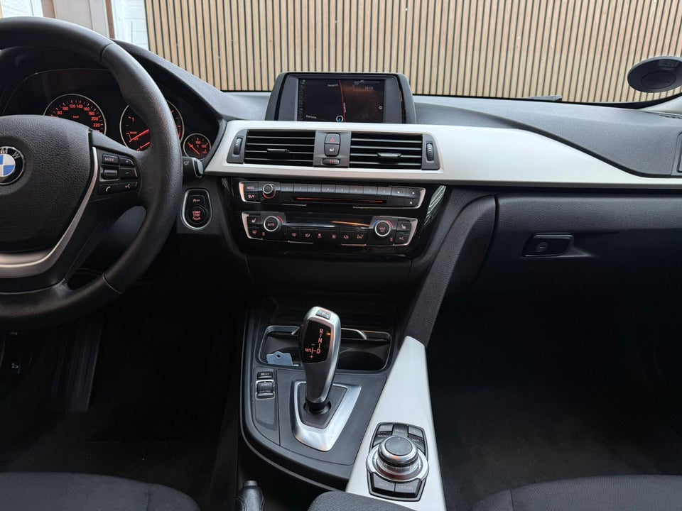 BMW 320d 2,0 Touring Advantage aut. 5d