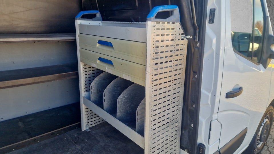 Renault Master IV T33 2,3 dCi 135 L2H2 Kassevogn