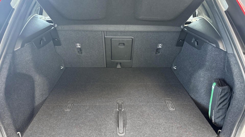 Volvo EX40 Extended Range Plus 5d