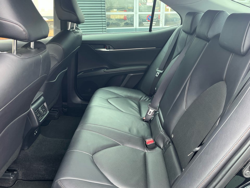 Toyota Camry 2,5 Hybrid H3 Executive CVT 4d