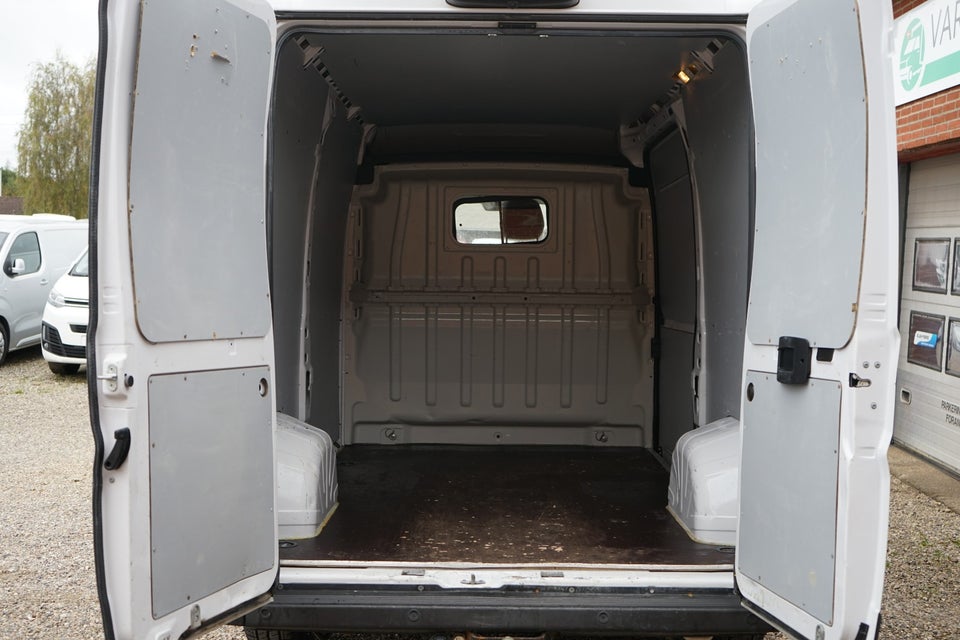 Peugeot Boxer 333 2,2 BlueHDi 140 L2H2 Premium