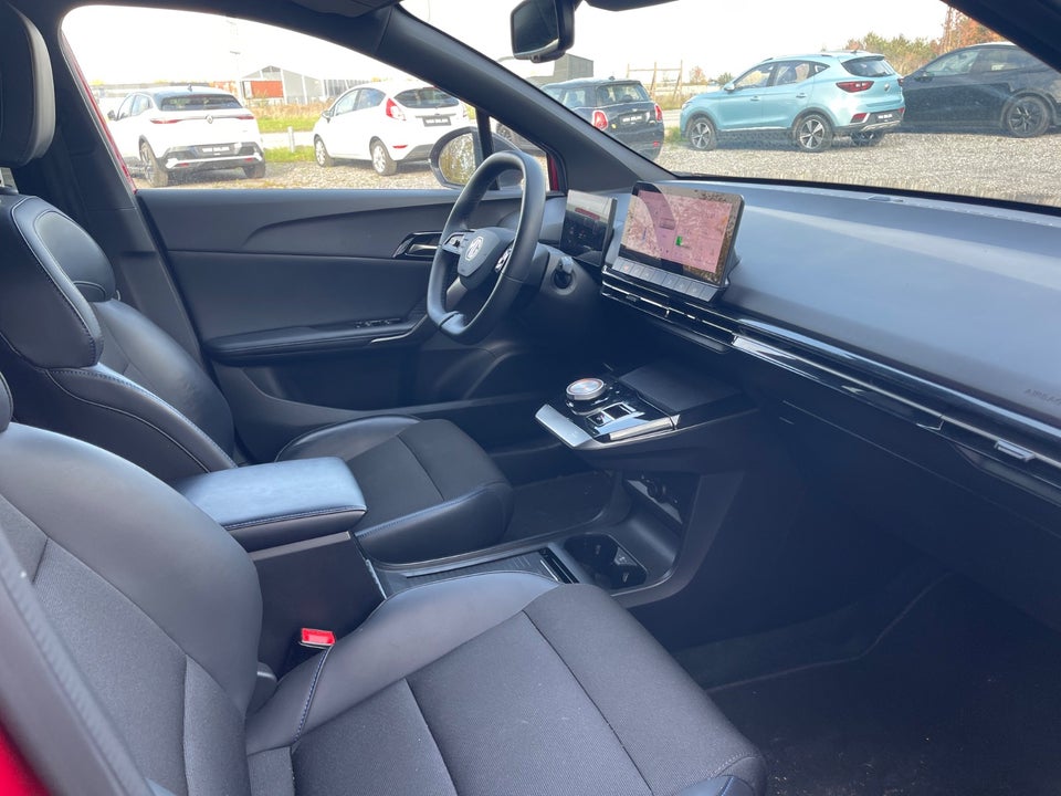 MG MG4 64 Luxury 5d