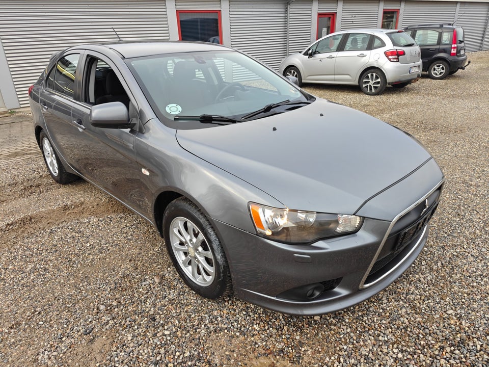 Mitsubishi Lancer 1,6 Invite SportBack 5d