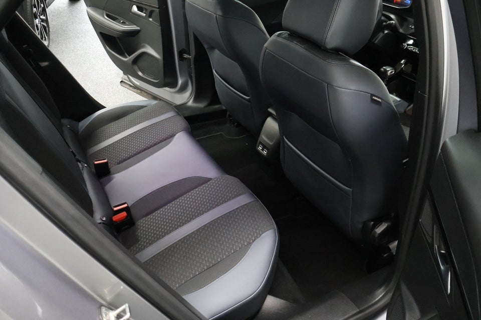 Peugeot 2008 1,2 PureTech 130 Allure 5d