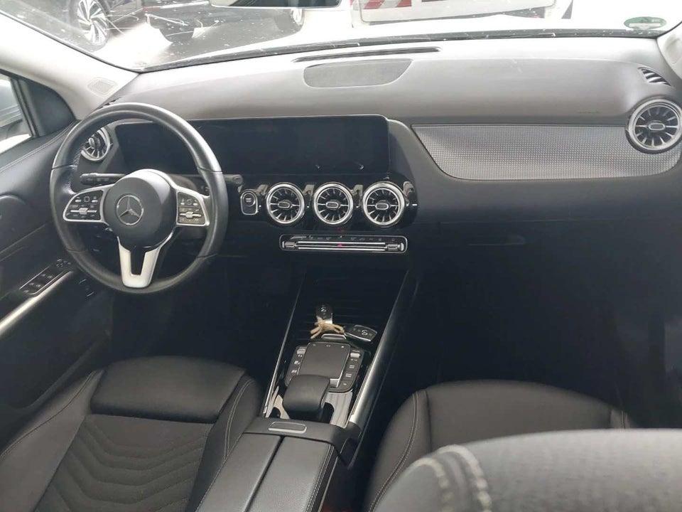 Mercedes EQA300 Progressive 4Matic 5d