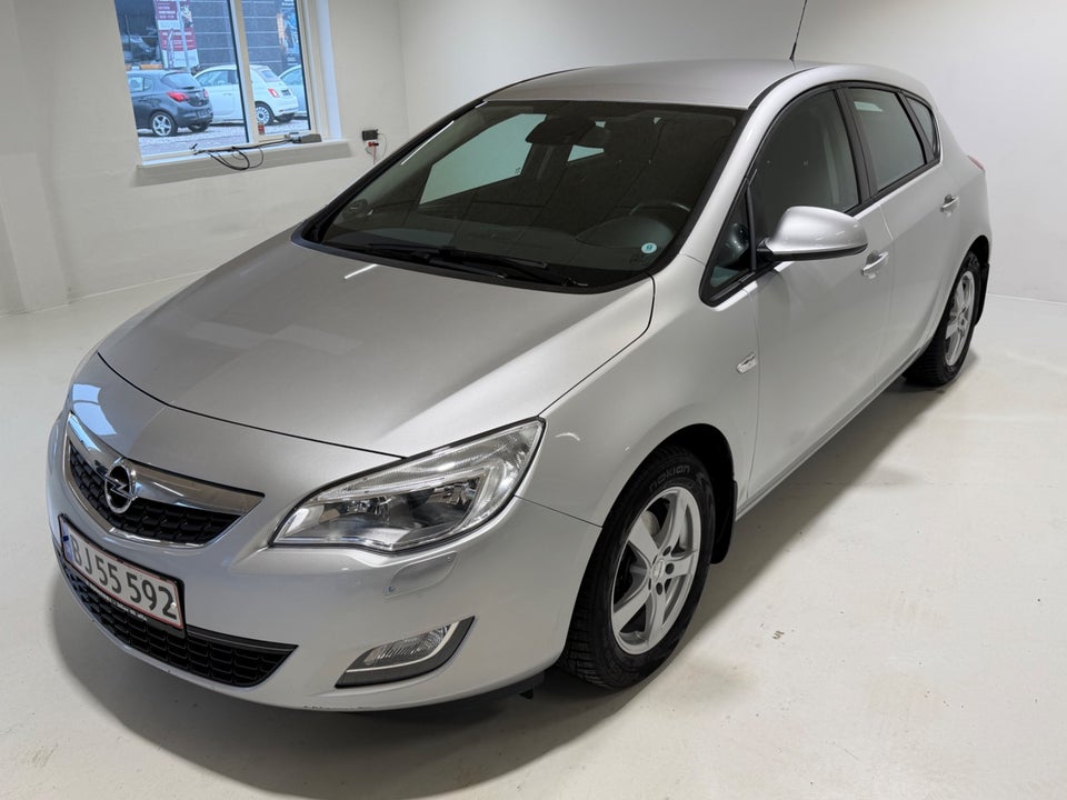 Opel Astra 1,4 T 140 Enjoy 5d
