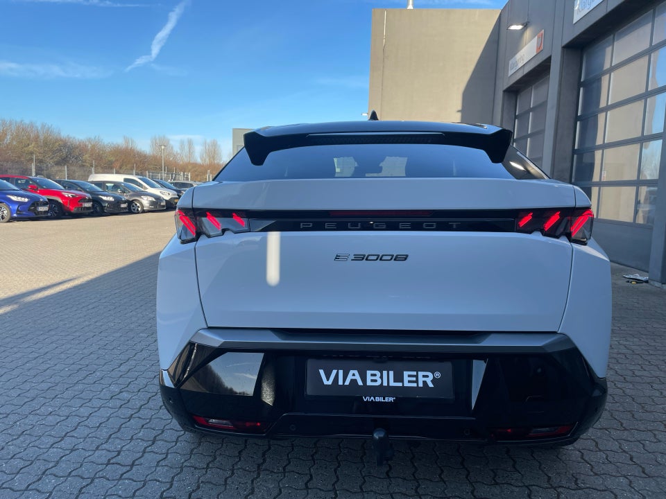 Peugeot e-3008 77 GT Pack 5d