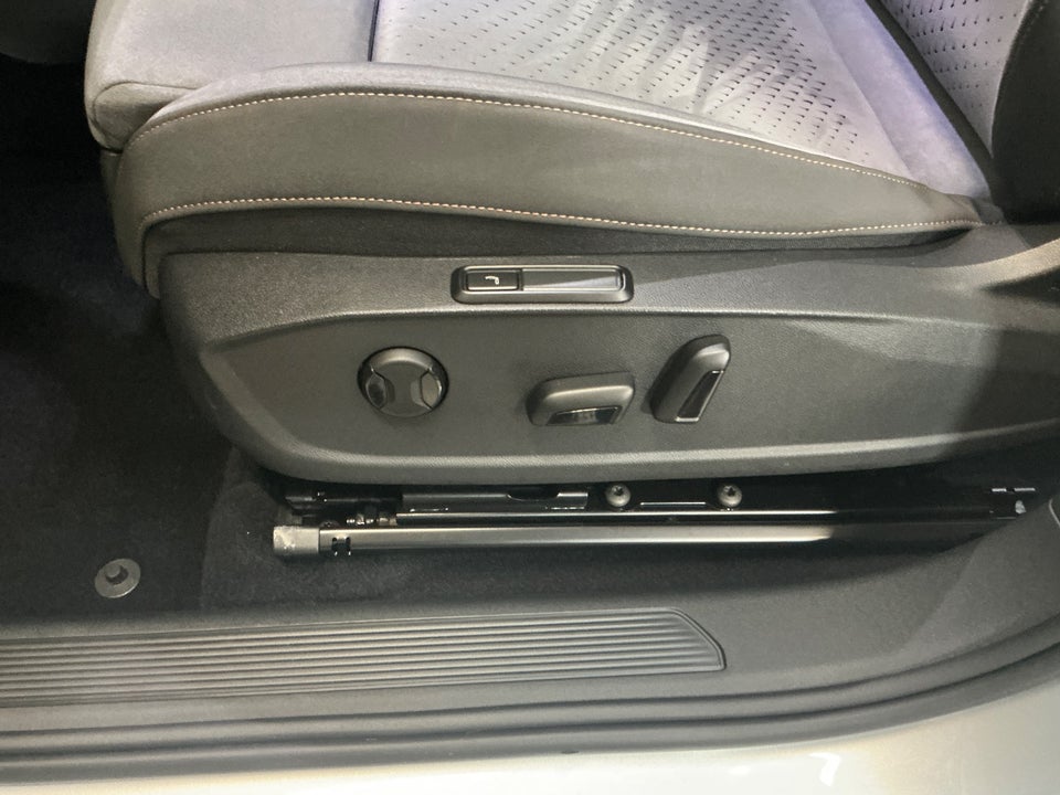 Cupra Born 77 e-Boost Dinamica Pack 5d