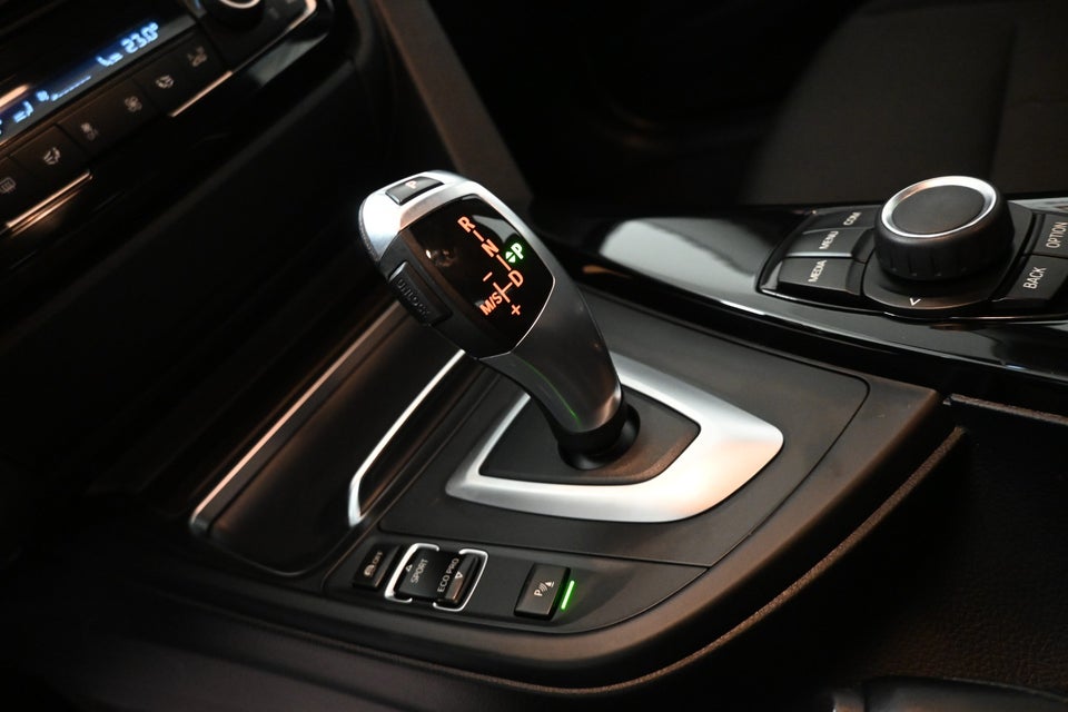 BMW 320d 2,0 Touring Advantage aut. 5d