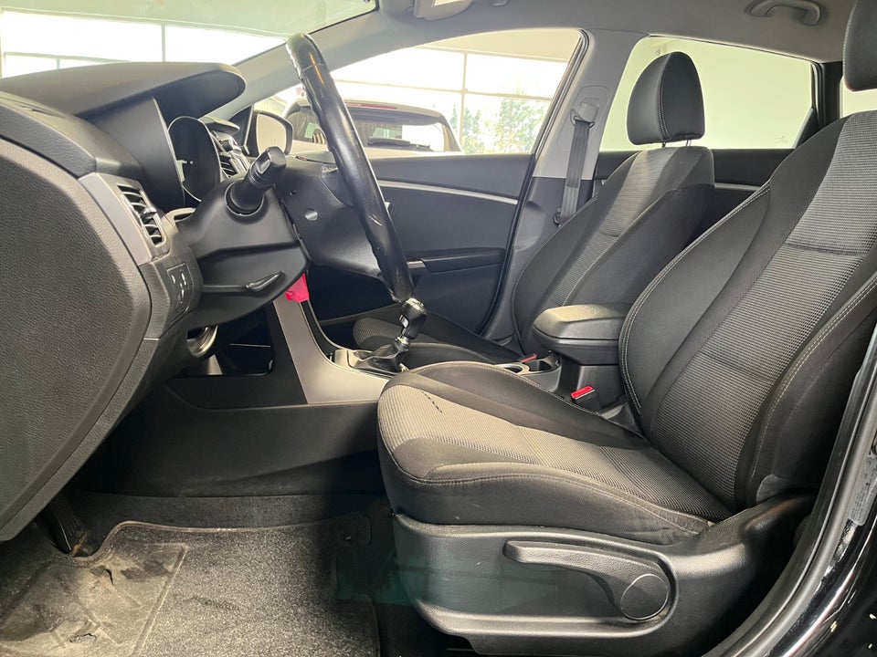 Hyundai i30 1,6 CRDi 110 Comfort CW Eco 5d