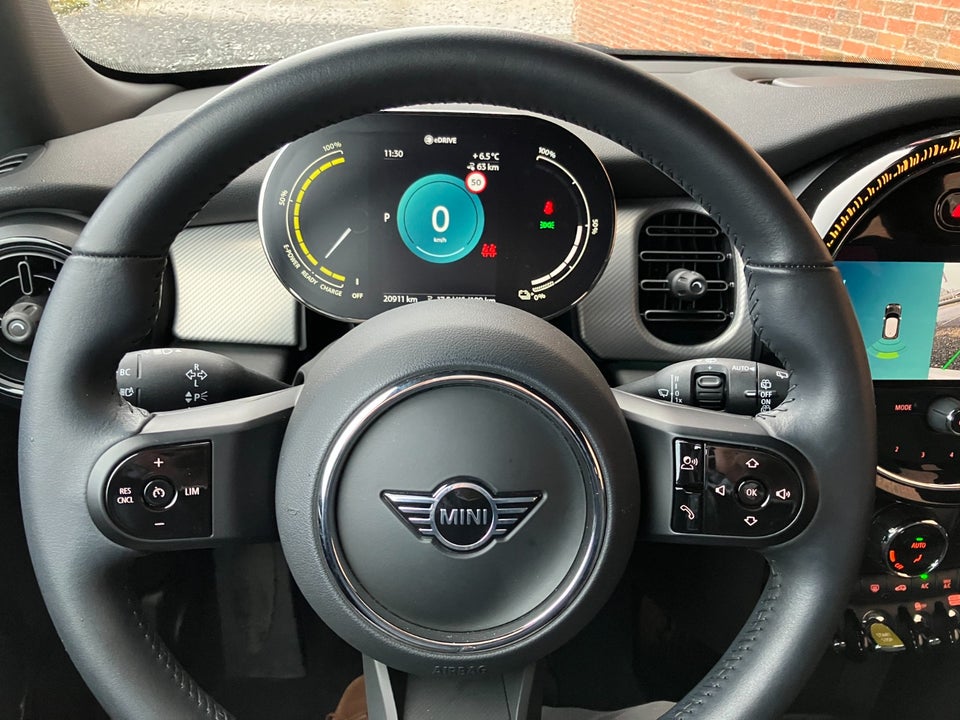 MINI Cooper SE Essential 3d