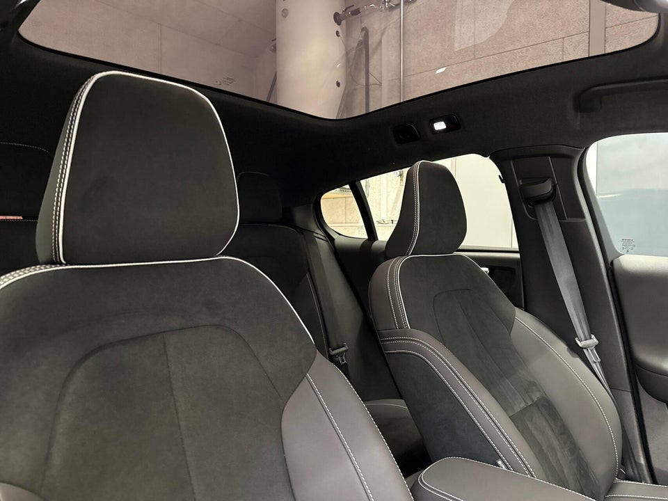 Volvo EC40 Twin Black Edition 5d